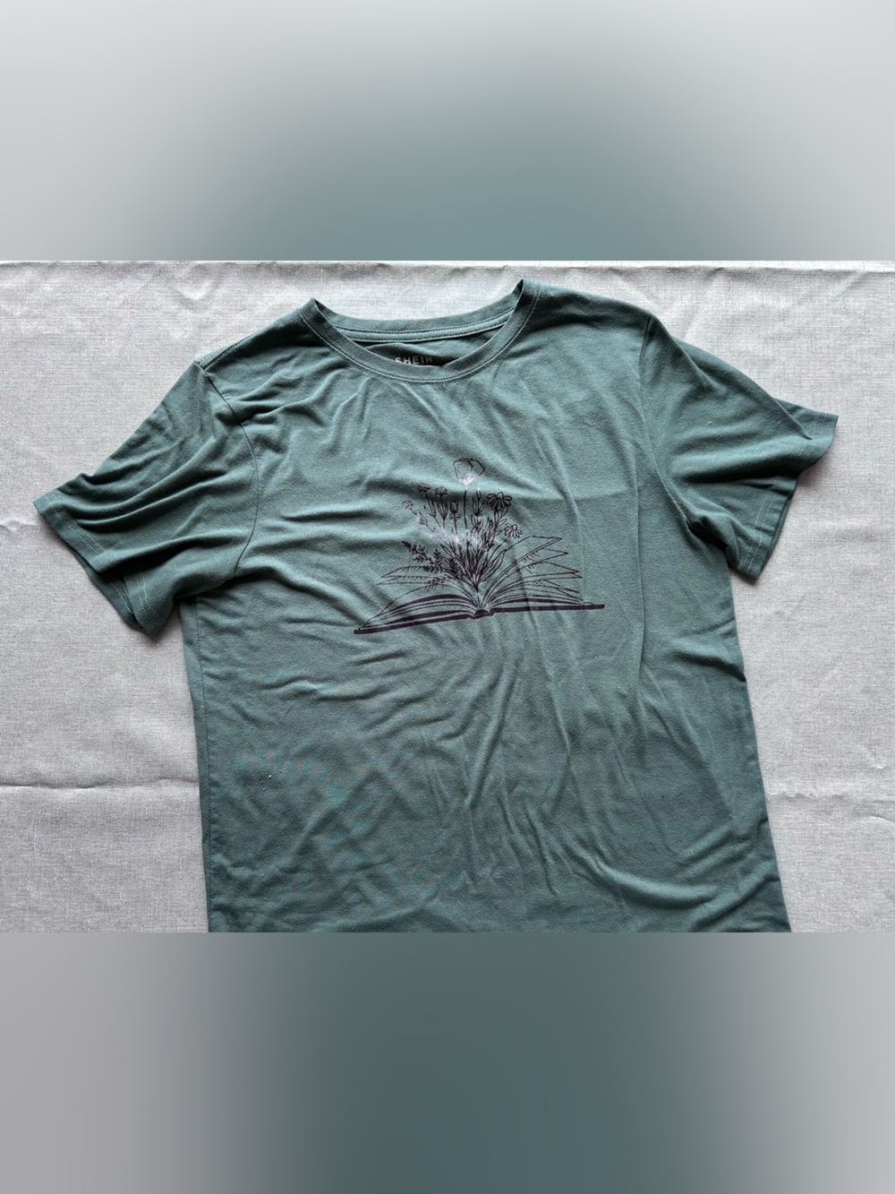SHEIN Green Botanical Graphic Tee